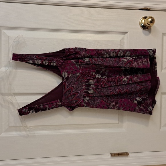 🌴 Fancy Fitted Zippered Tank Top in Shades of Rose and Wine - Picture 7 of 13